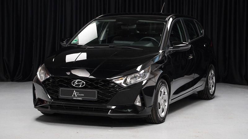 Phantom black Gebraucht 2021 Hyundai i20 Select Kleinwagen | 13.890 € (Fairer Preis) - Bild 1/4