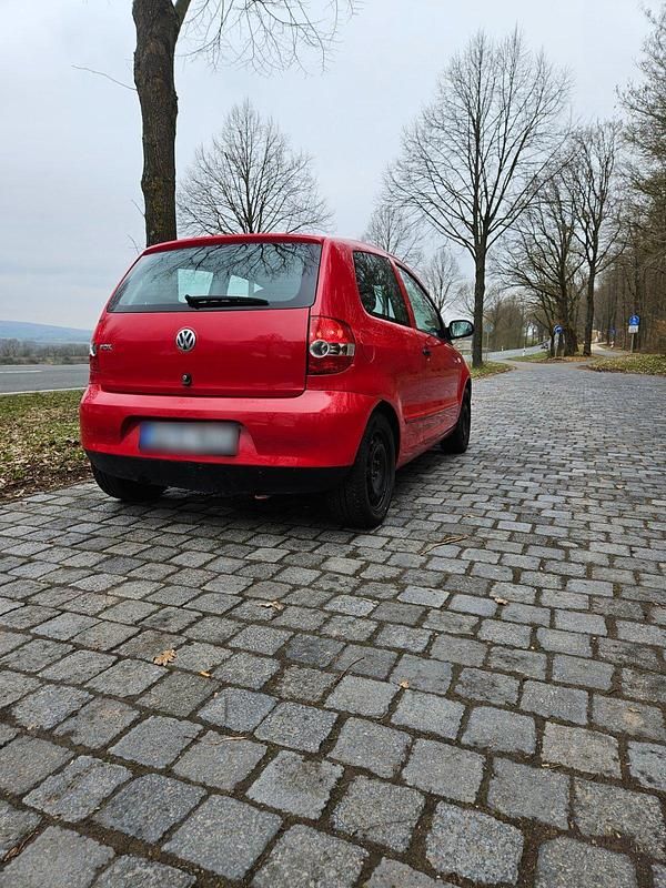 Gebraucht VW Fox 54 PS (39 kW) 2011 Rot Kleinwagen