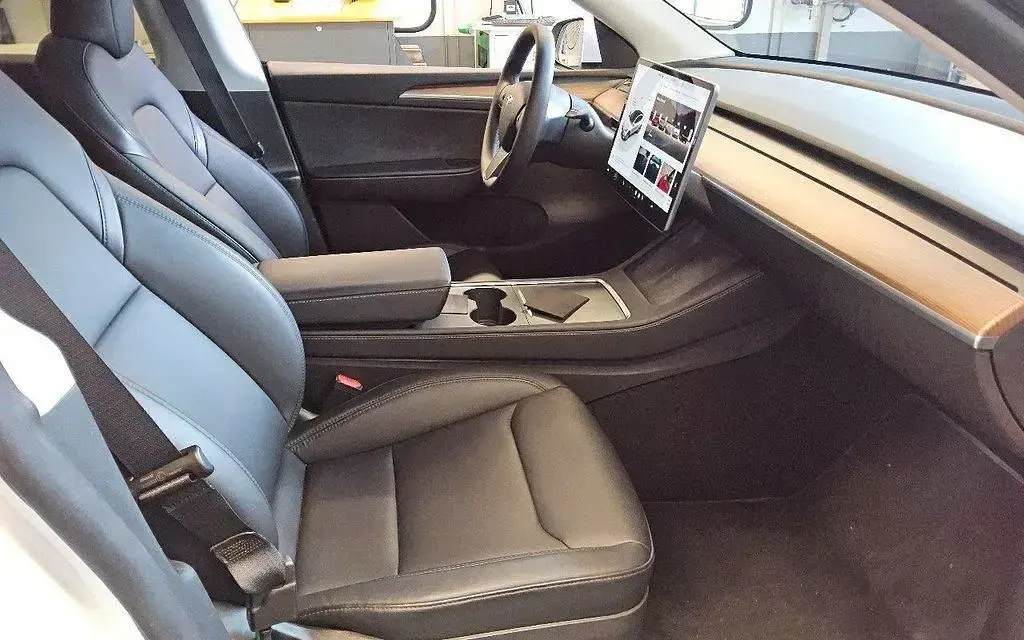 Gebraucht Tesla Model Y 378 kW (514 PS) 2023 Weiß SUV