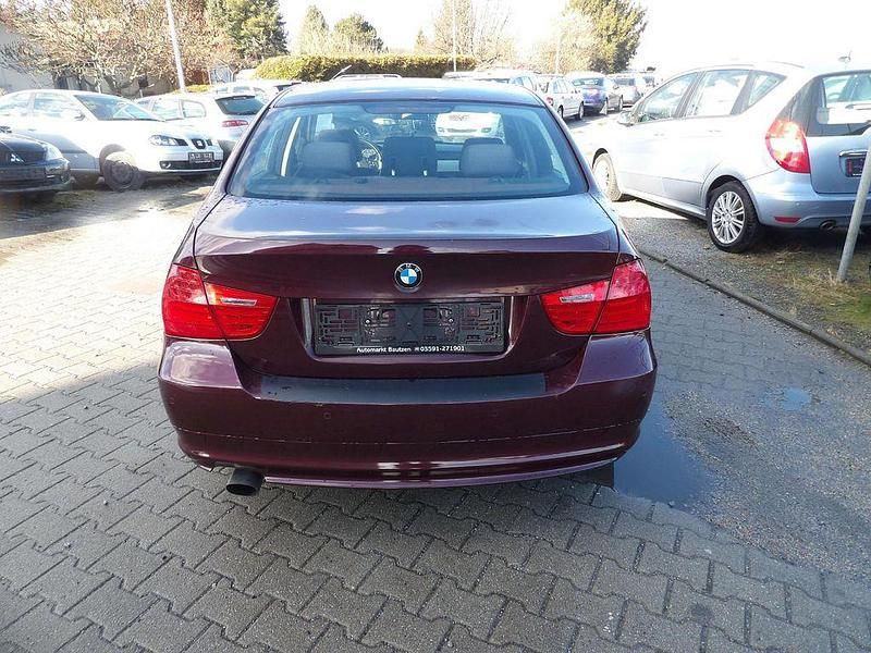 Gebraucht BMW 318 Exclusive 143 PS (105 kW) 2010 Rot Limousine