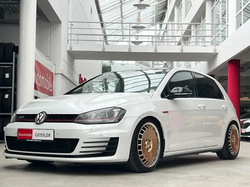 Gebraucht VW Golf VII GTI 220 PS (161 kW) 2013 Oryxweiss Limousine