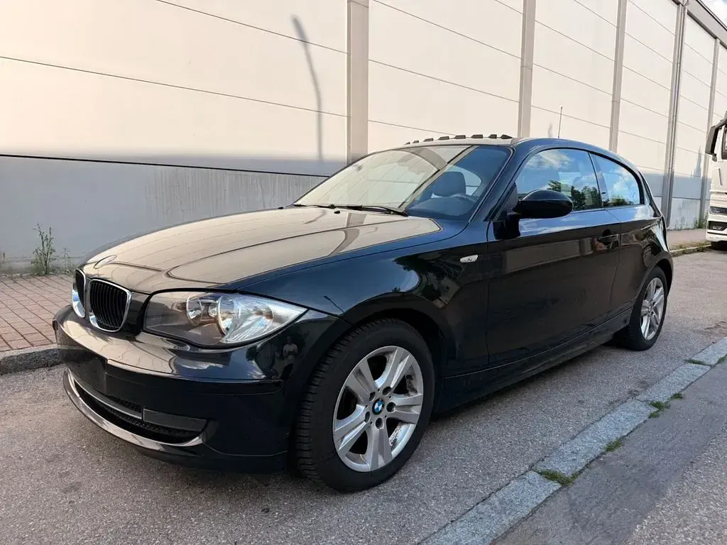 Gebraucht BMW 118 143 PS (105 kW) 2008 Schwarz Kleinwagen