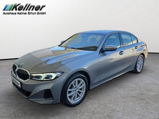 Grau Gebraucht 2024 BMW 318 Sport Line Limousine | 36.479 € (Teuer) - Bild 1/4