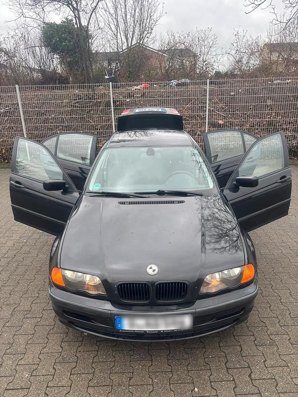 Schwarz Gebraucht 1998 BMW 318 Limousine | 2.850 € (Fairer Preis) - Bild 1/4