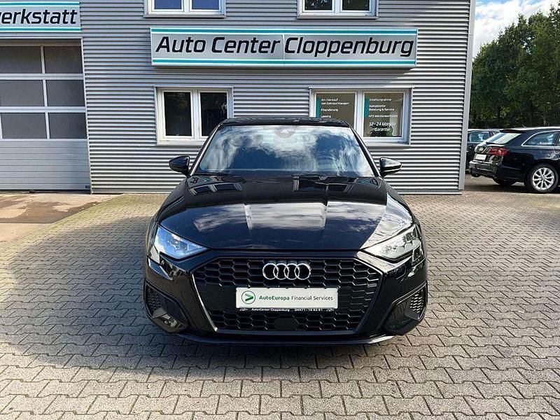 Brillantschwarz Gebraucht 2021 Audi A3 Sport Limousine | 21.450 € (Etwas zu teuer) - Bild 1/4