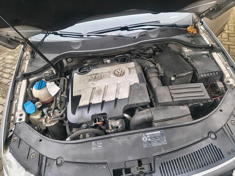 Gebraucht VW Passat 140 PS (102 kW) 2008 Silber Kombi