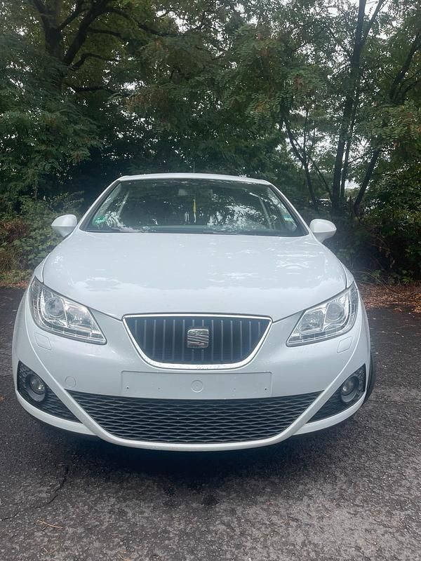 Weiß Gebraucht 2011 Seat Ibiza Copa Kleinwagen | 2.400 € (Guter Preis) - Bild 1/4