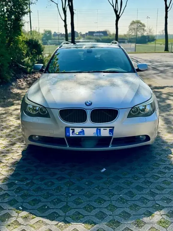 Gebraucht BMW 520 163 PS (119 kW) 2007 Silber Kombi