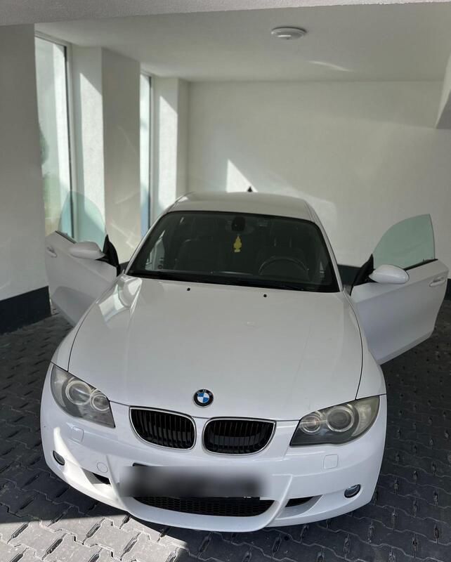 Weiß Gebraucht 2010 BMW 118 Coupé M Sport Coupé | 4.550 € (Guter Preis) - Bild 1/4
