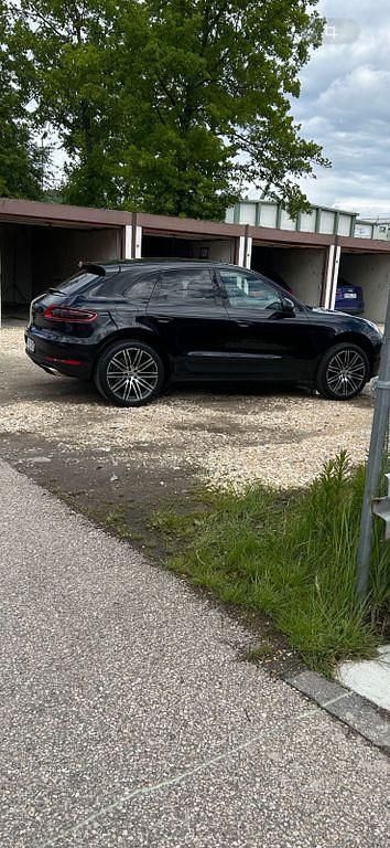 Schwarz Gebraucht 2018 Porsche Macan SUV | 43.500 € (Superpreis) - Bild 1/4