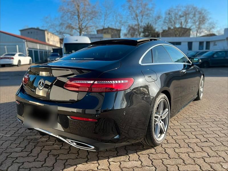 Gebraucht Mercedes E220 AMG 194 PS (142 kW) 2018 Schwarz Coupé