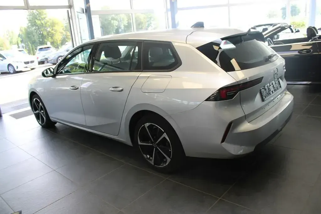 Gebraucht Opel Astra Edition 181 PS (133 kW) 2024 Silber Kleinwagen
