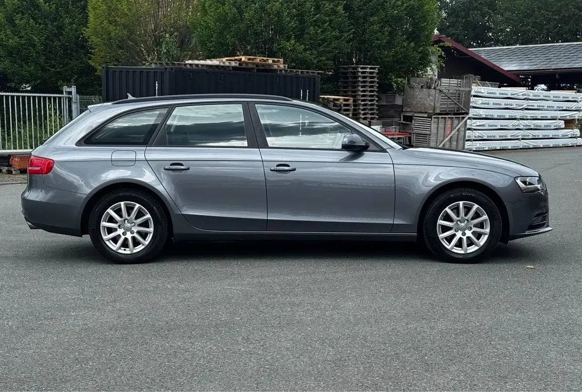 Gebraucht Audi A4 Attraction 170 PS (125 kW) 2015 Grau Kombi