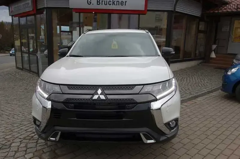 Gebraucht Mitsubishi Outlander Active 150 PS (110 kW) 2019 Weiß SUV