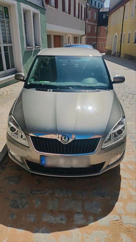 Beige Gebraucht 2011 Skoda Fabia Kleinwagen | 4.400 € (Etwas zu teuer) - Bild 1/4