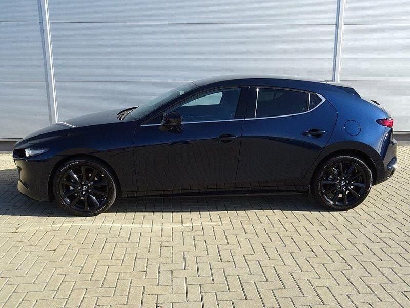 Neu Mazda 3 Homura-Line 186 PS (136 kW) 2025 Zircon sand metallic Limousine