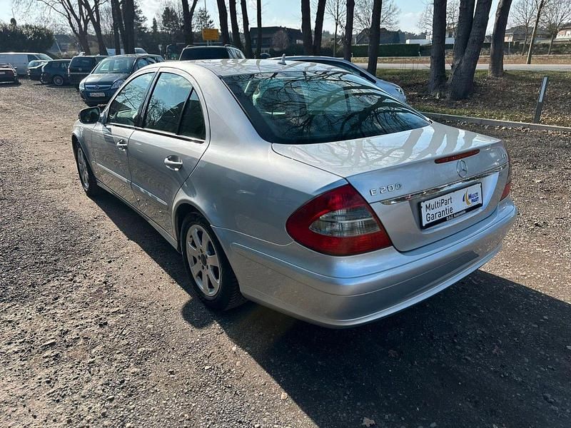 Gebraucht Mercedes E200 136 PS (100 kW) 2008 Silber Limousine