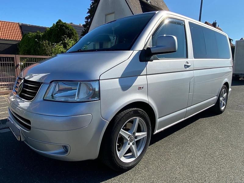 Silber Gebraucht 2006 VW Caravelle R Van / Kleinbus | 9.990 € - Bild 1/4
