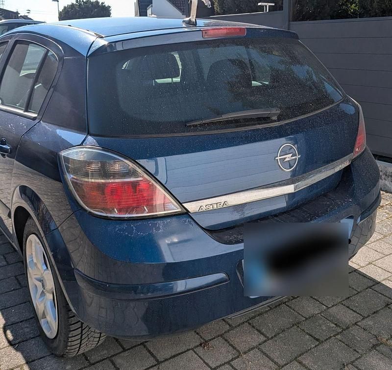 Gebraucht Opel Astra Edition 125 PS (91 kW) 2008 Blau Limousine