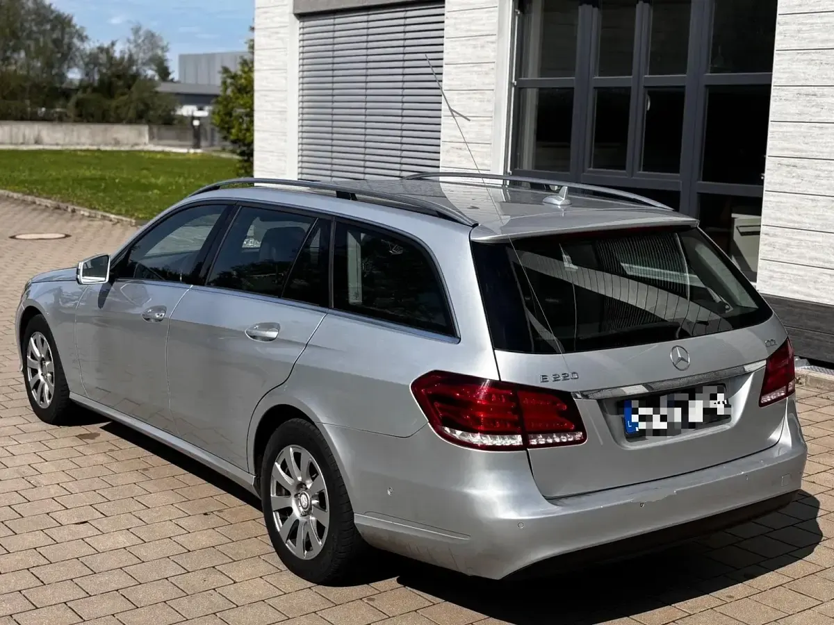 Usado Mercedes E220 177 CV (130 kW) 2014 Plateado Familiar