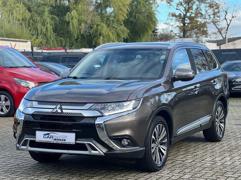 Braun Gebraucht 2020 Mitsubishi Outlander Diamant Edition SUV | 17.900 € (Guter Preis) - Bild 1/4