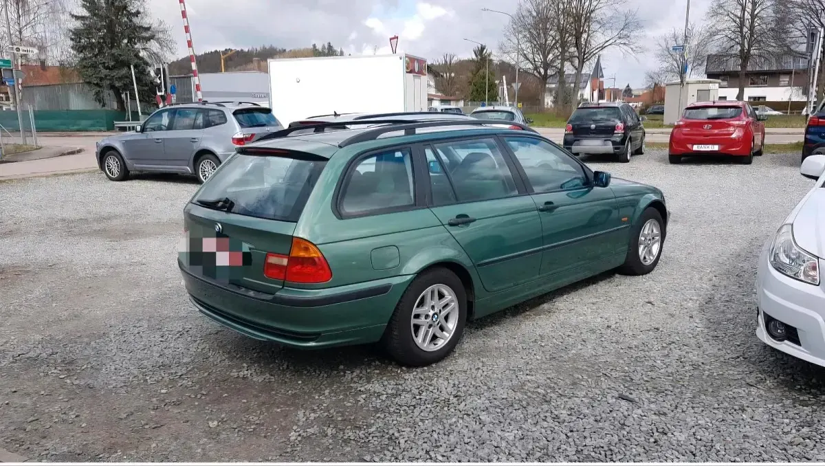 Gebraucht BMW 320 136 PS (100 kW) 2000 Grün Kombi