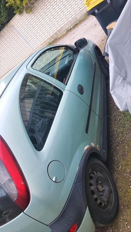 Używany Opel Corsa 54 KM (39 kW) 2002 Zielony Hatchback