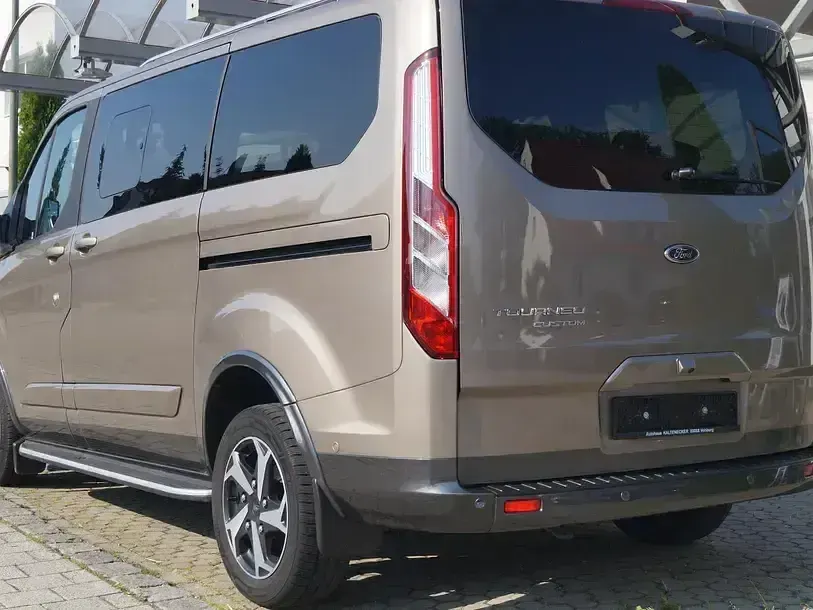 Gebraucht Ford Tourneo Custom Active 170 PS (125 kW) 2023 Silber Van