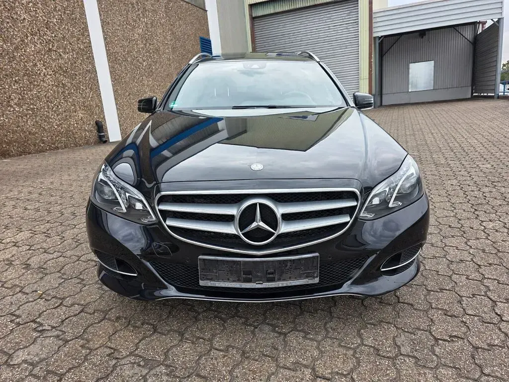 Gebraucht Mercedes E300 231 PS (169 kW) 2016 Schwarz Kombi