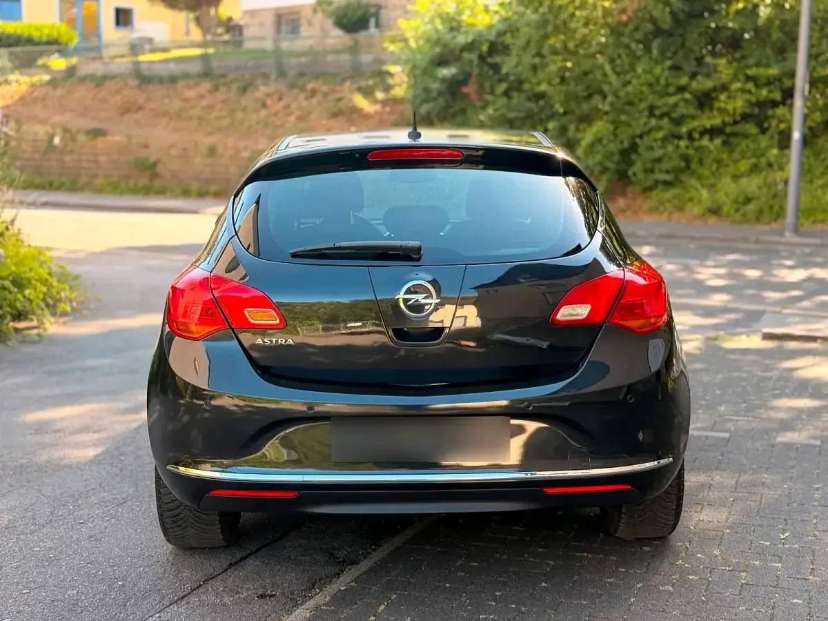 Gebraucht Opel Astra Energy 120 PS (88 kW) 2014 Schwarz Limousine