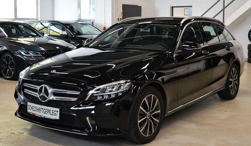 Schwarz Gebraucht 2019 Mercedes C180 Limousine | 20.800 € (Guter Preis) - Bild 1/4