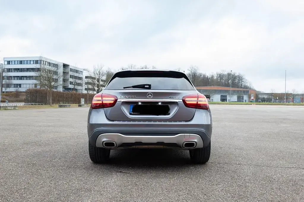 Gebraucht Mercedes GLA220 184 PS (135 kW) 2018 Grau SUV