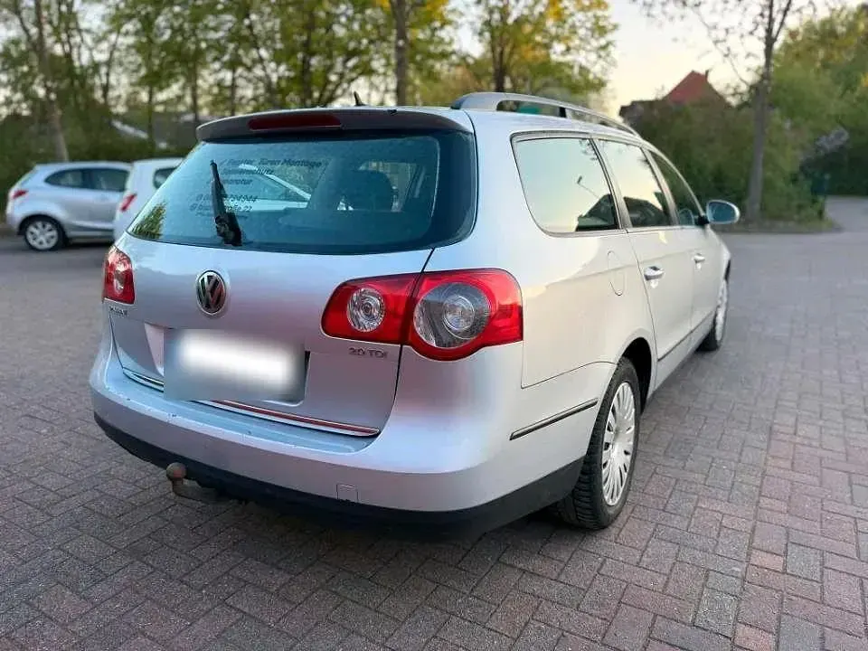 Second-hand VW Passat 140 CP (102 kW) 2006 Argintiu Break