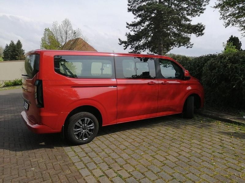 Rot Gebraucht 2024 Ford Tourneo Custom Van / Kleinbus | 49.500 € - Bild 1/4