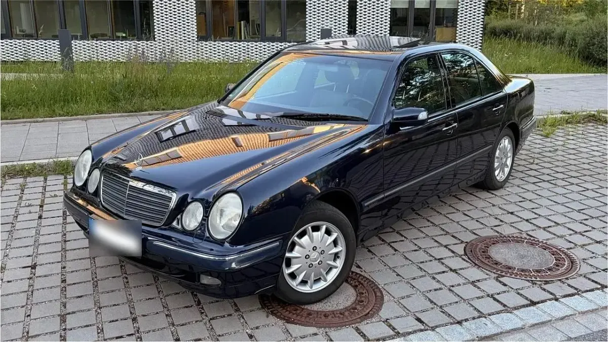 Gebraucht Mercedes E240 170 PS (125 kW) 2001 Blau Limousine