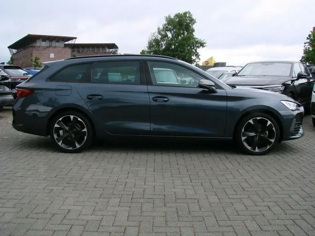 Gebraucht Cupra Leon 150 PS (110 kW) 2024 Magnetic tech grey metallic (metallic) Kombi