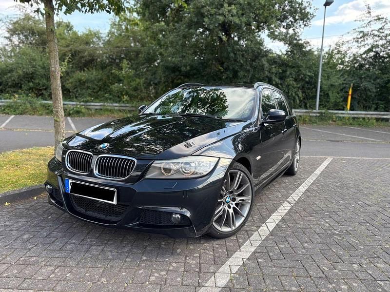 Schwarz Gebraucht 2012 BMW 318 M Sport Kombi | 6.800 € (Fairer Preis) - Bild 1/4