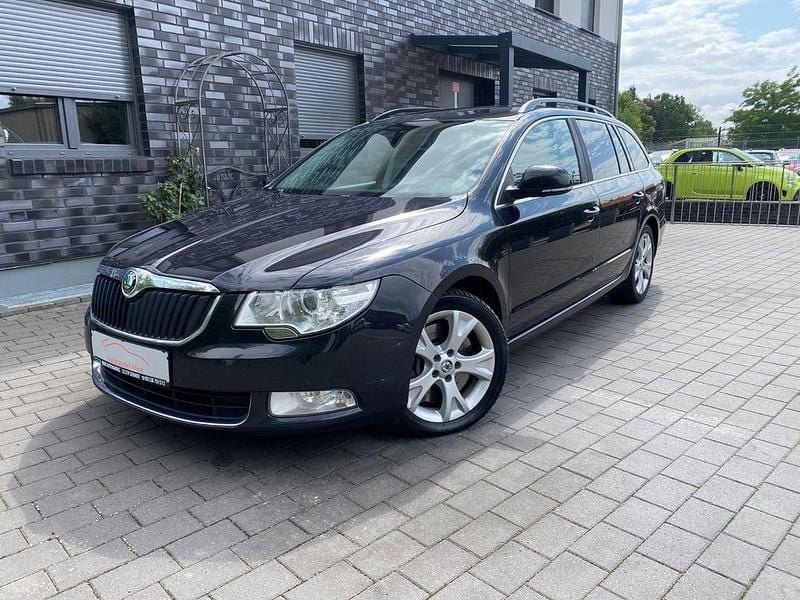Schwarz Gebraucht 2011 Skoda Superb Ambition Kombi | 7.499 € (Fairer Preis) - Bild 1/4