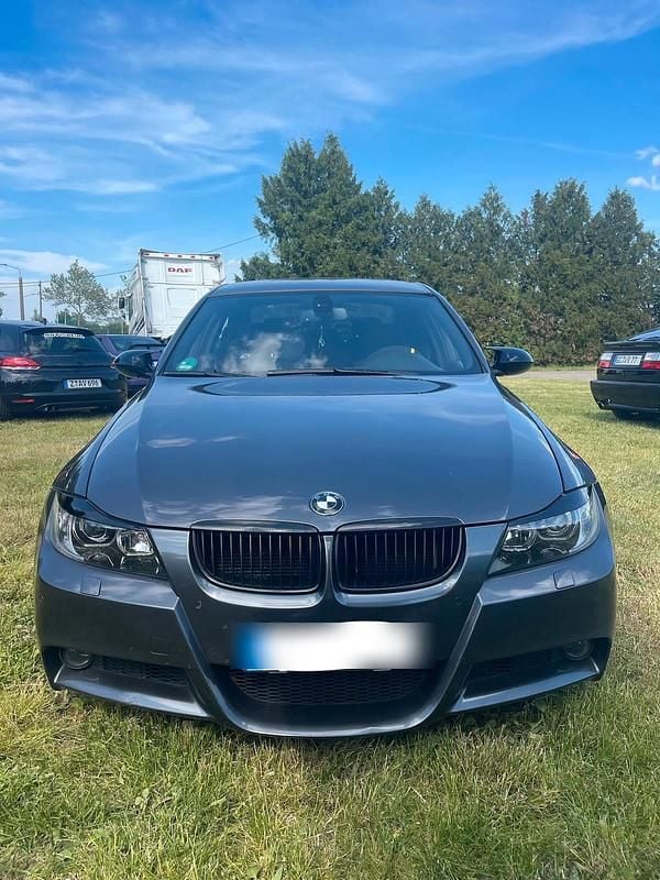 Grau Gebraucht 2007 BMW 318 Limousine | 3.500 € (Fairer Preis) - Bild 1/4