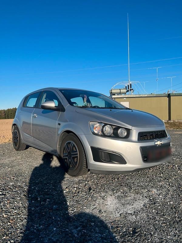 Gebraucht Chevrolet Aveo LT 101 PS (74 kW) 2011 Silber Kleinwagen