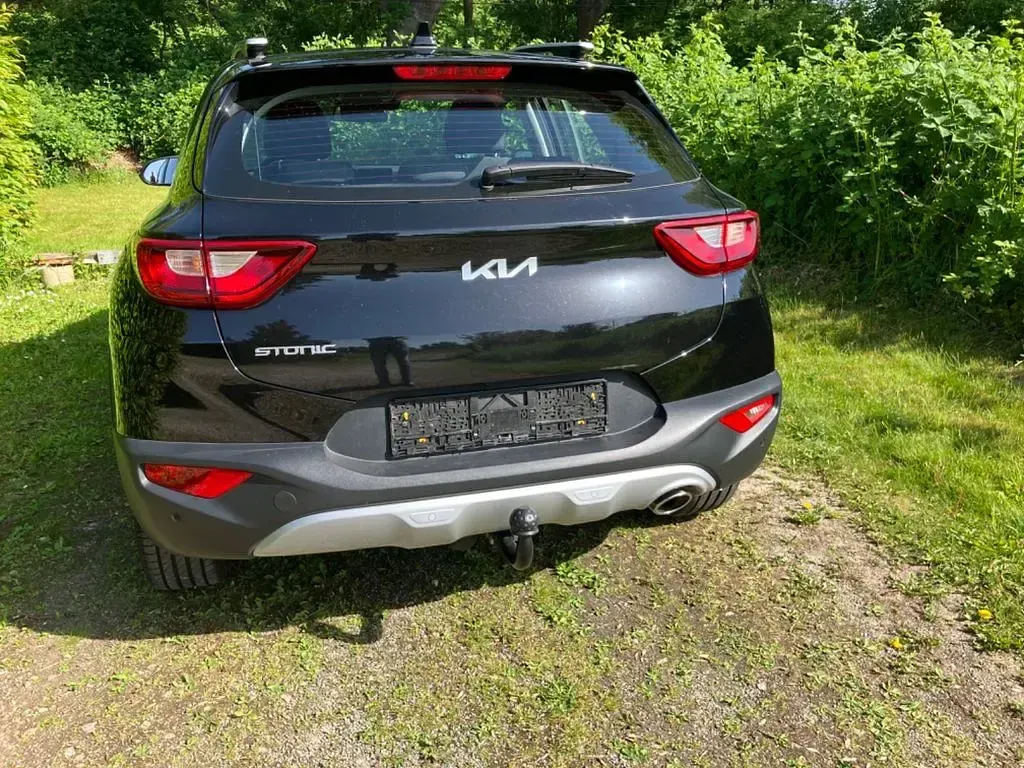 Używany Kia Stonic Vision 101 KM (74 kW) 2024 Czarny SUV