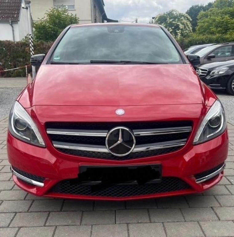 Rot Gebraucht 2013 Mercedes B250 Night Van / Kleinbus | 13.900 € (Fairer Preis) - Bild 1/4