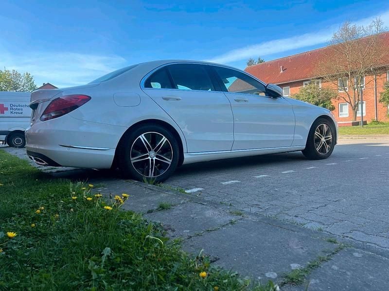 Gebraucht Mercedes C220 170 PS (125 kW) 2014 Weiß Limousine