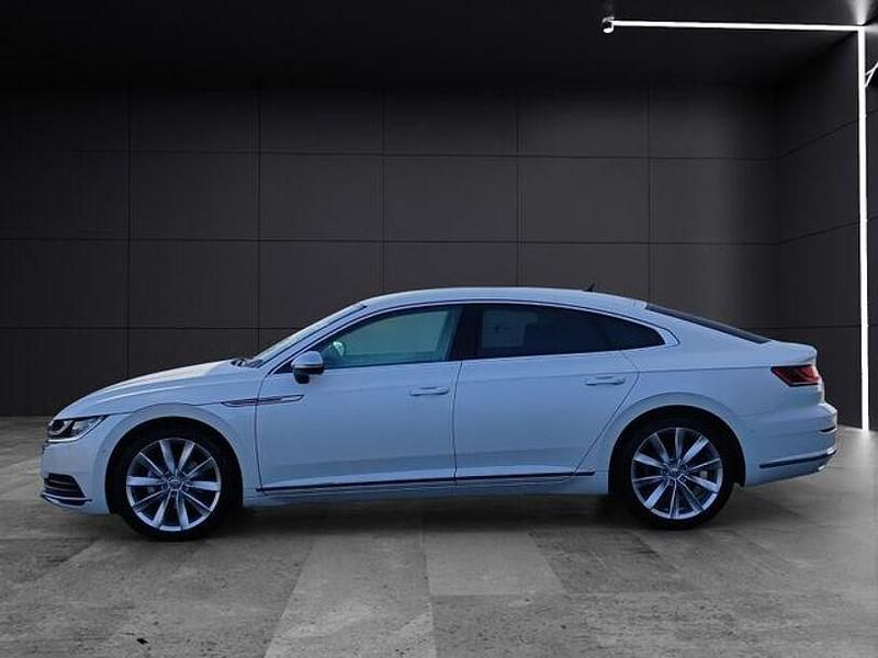 Gebraucht VW Arteon Elegance 150 PS (110 kW) 2017 Oryxweiß perlmutteffektoryxweiß perlmutteffekturanograu Kleinwagen