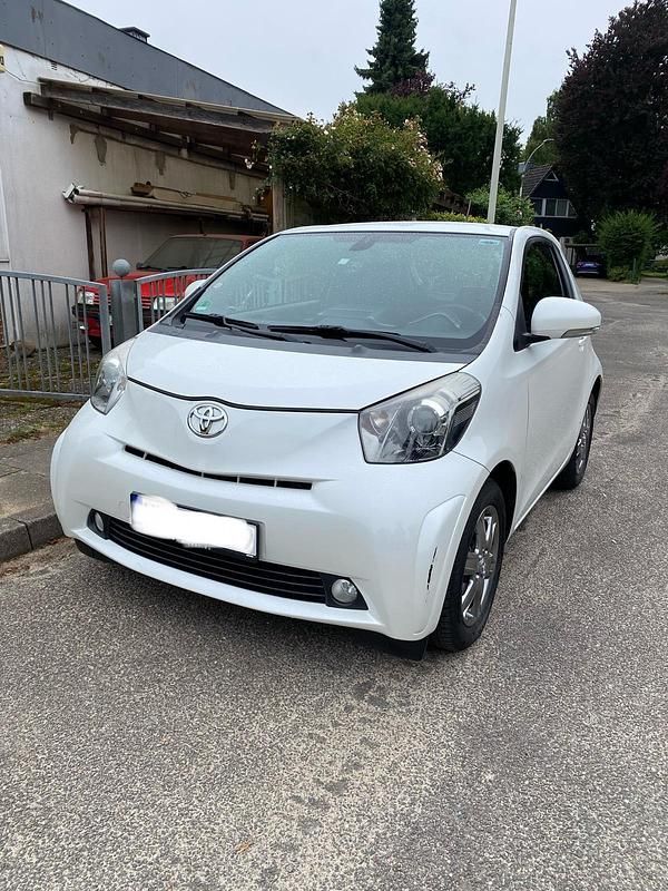 Weiß Gebraucht 2009 Toyota iQ Kleinwagen | 4.500 € (Fairer Preis) - Bild 1/4