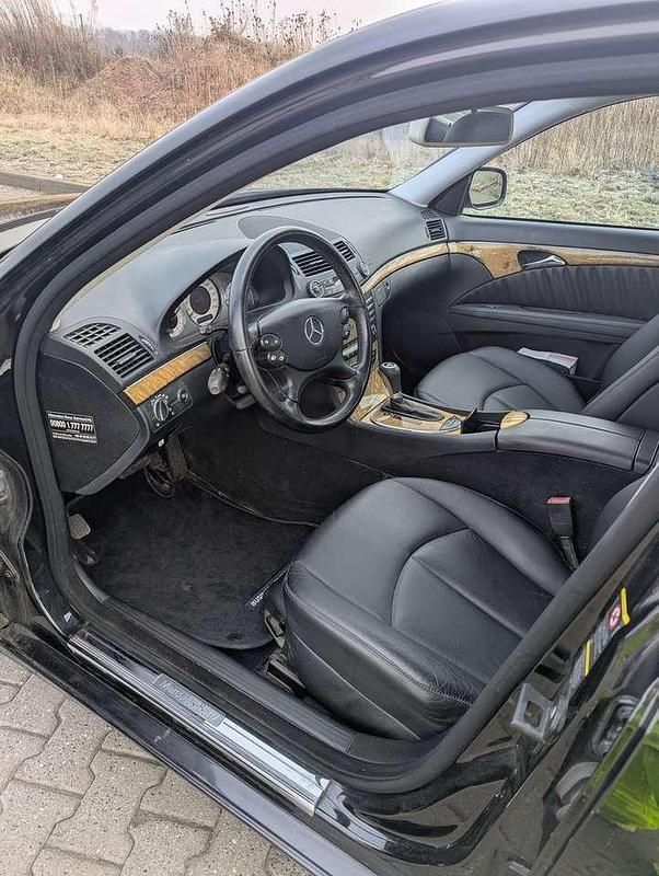 Gebraucht Mercedes E280 Avantgarde 190 PS (139 kW) 2007 Schwarz Limousine