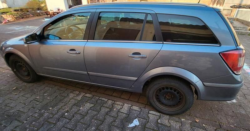 Gebraucht Opel Astra 105 PS (77 kW) 2008 Silber Limousine