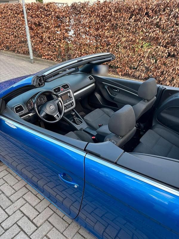Usata VW Eos 160 CV (117 kW) 2011 Blu Cabrio