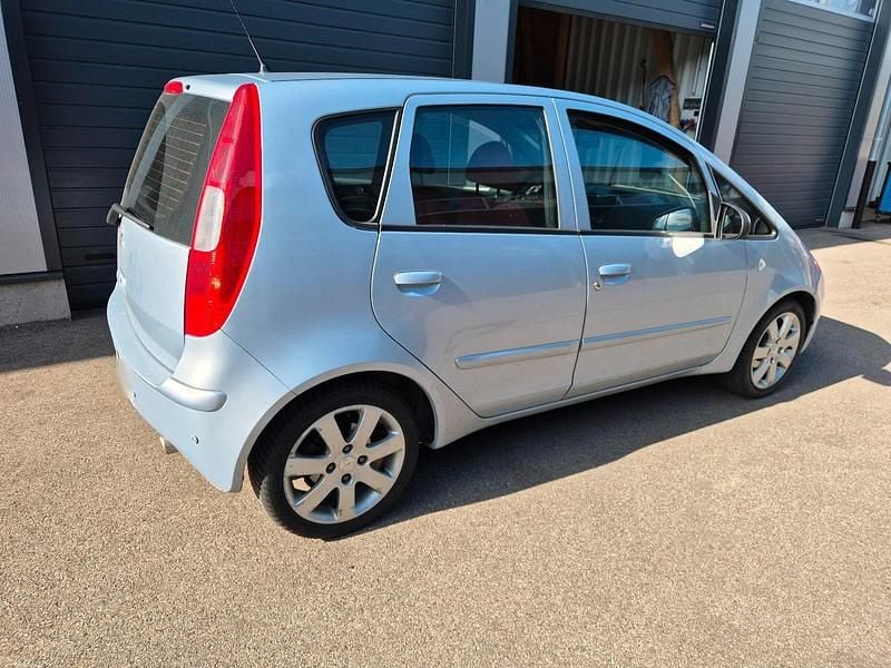 Gebraucht Mitsubishi Colt 109 PS (80 kW) 2006 Blau Kleinwagen