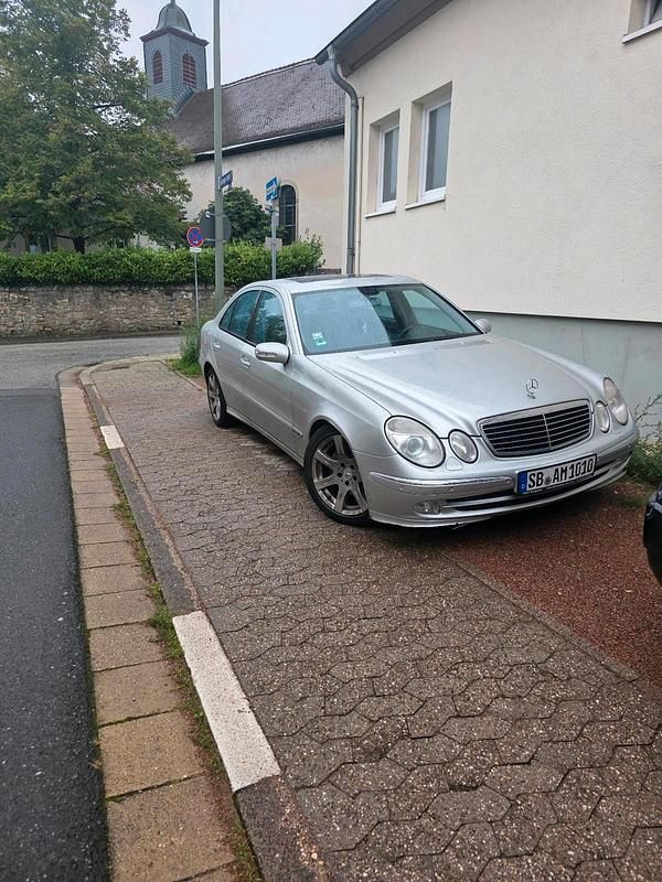 Grau Gebraucht 2003 Mercedes E320 Avantgarde Limousine | 3.000 € (Superpreis) - Bild 1/4